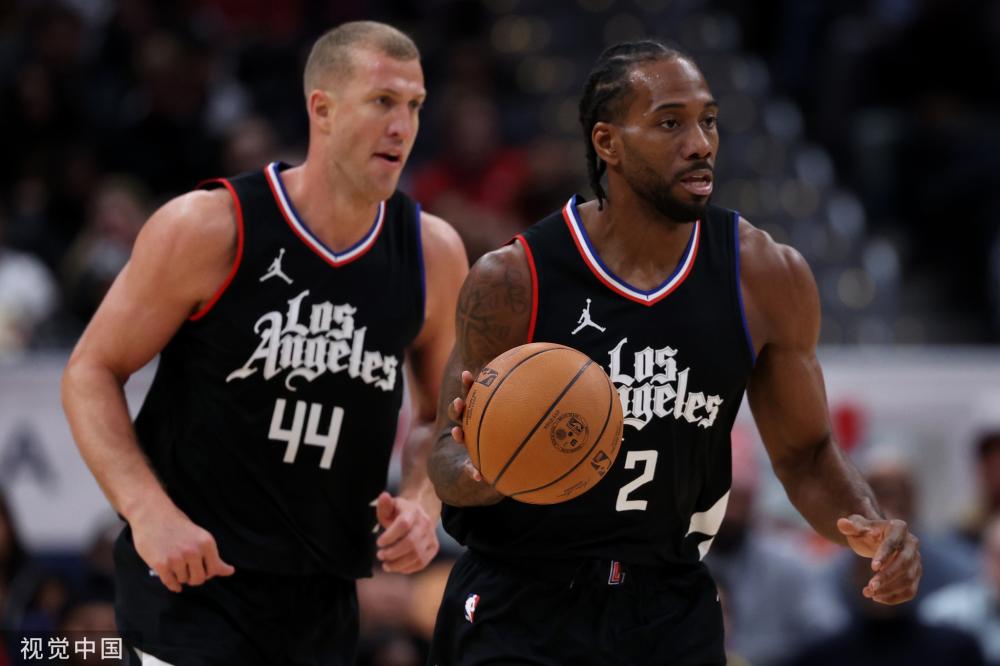 在他效力期 在他效力期